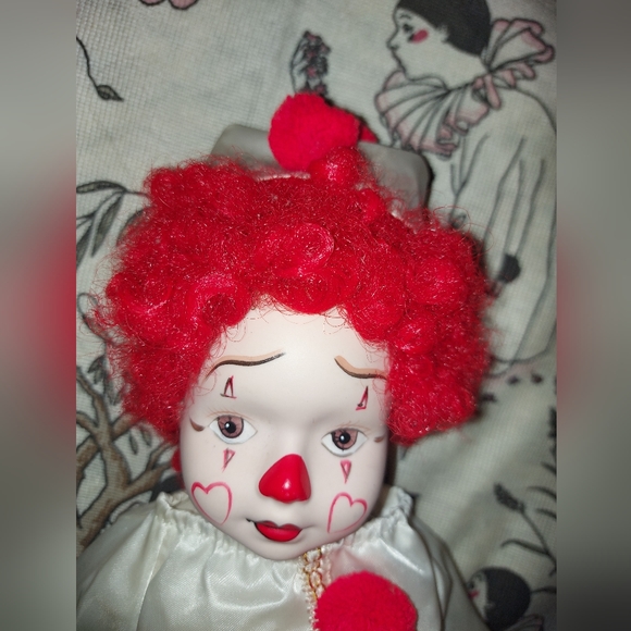 Red haired clown lot porcelain heart love stand sitting pretty doll - Picture 2 of 4